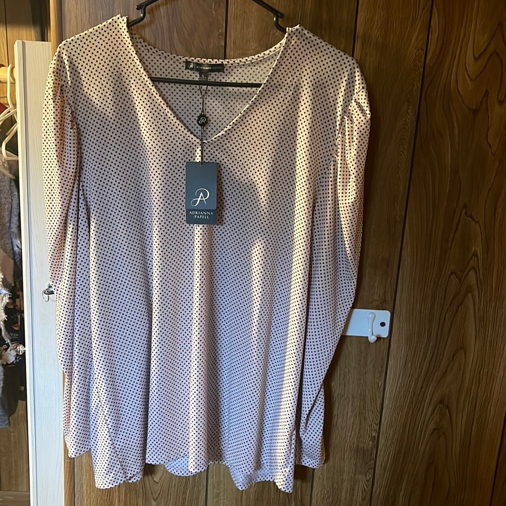 Adrianna Papell 3/4 sleeve v-neck top